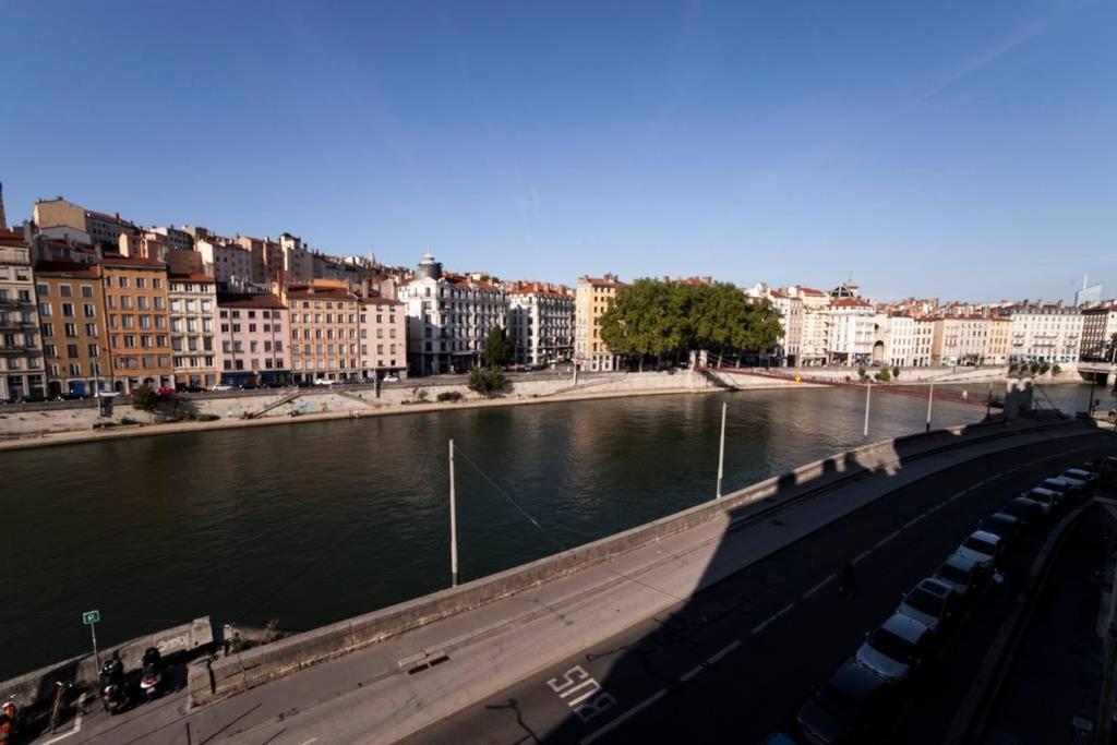 Vieux Lyon Avec Vue Sur La Saone Ail Apartment Luaran gambar